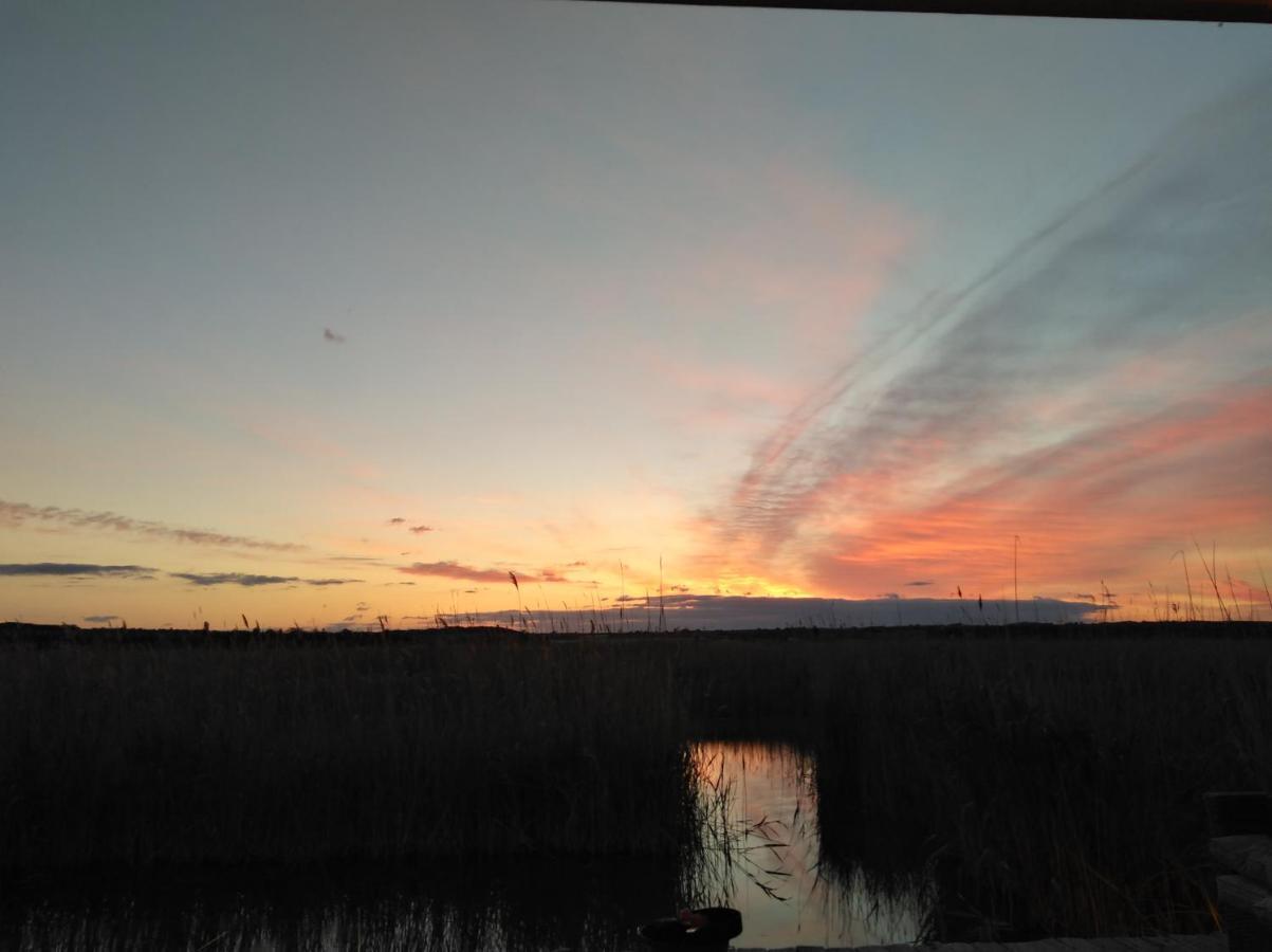 רוסט Pfahlbau Sunset I Toplage Elektroboot Inklusive מראה חיצוני תמונה