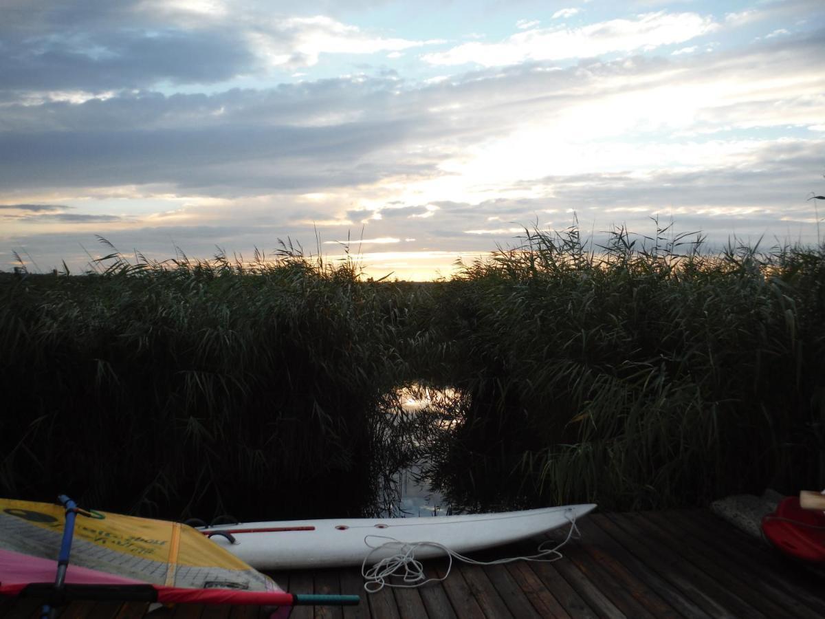רוסט Pfahlbau Sunset I Toplage Elektroboot Inklusive מראה חיצוני תמונה