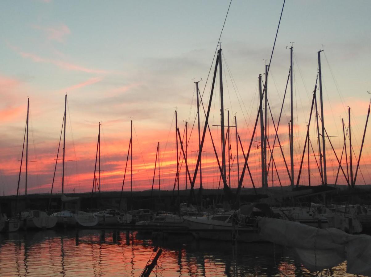 רוסט Pfahlbau Sunset I Toplage Elektroboot Inklusive מראה חיצוני תמונה